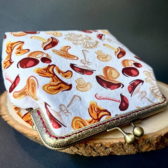 Mushroom Print Clutch Purse, Quirky Shroom Evening Bag, Mini Purse, Gift for Her - Picture 6 of 9